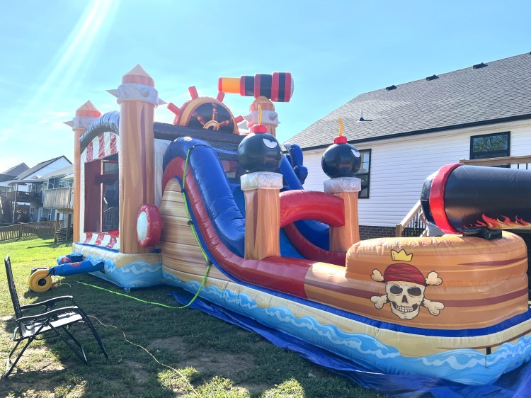 Pirate Bouncer Wet/Dry
